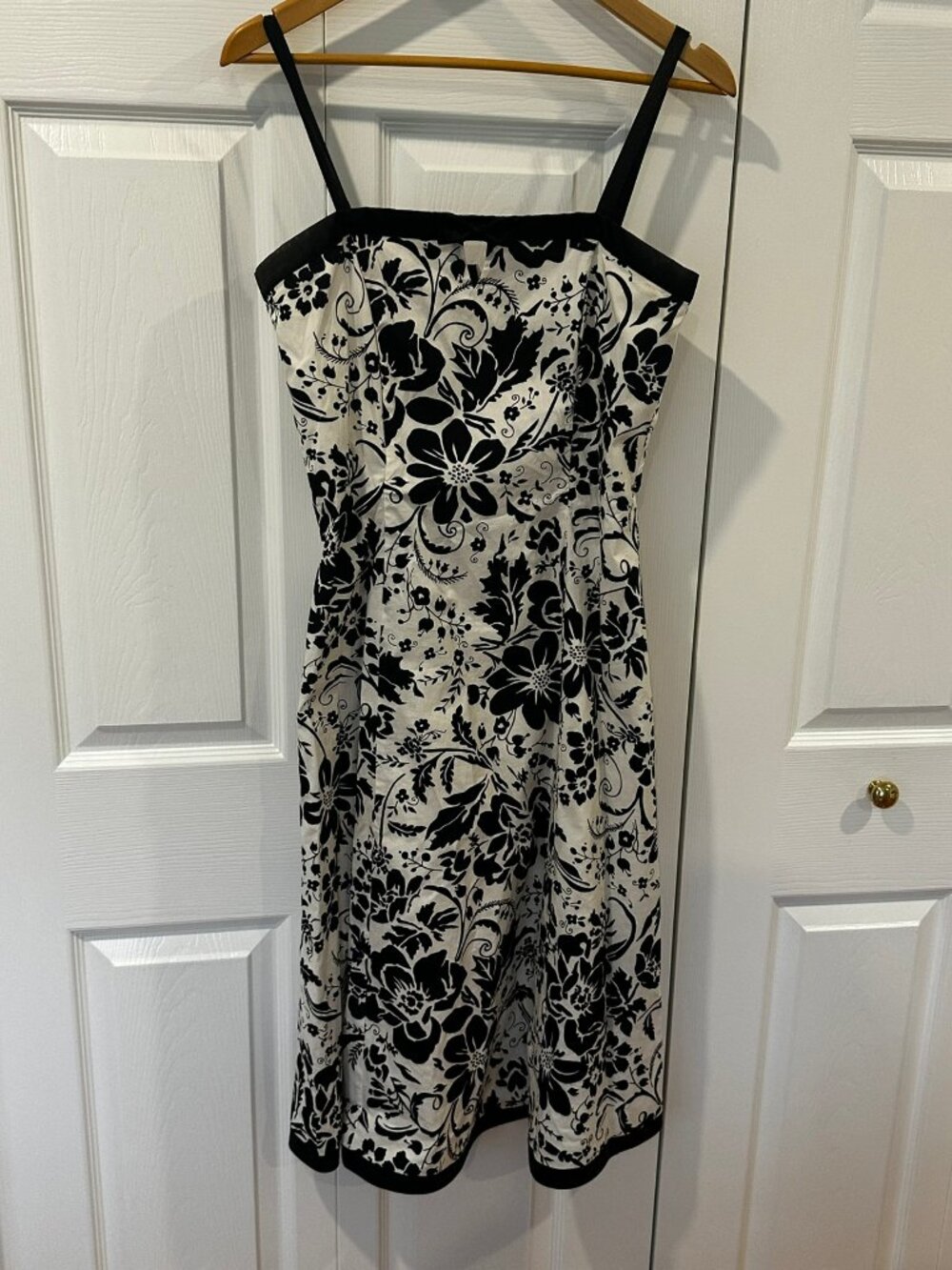 Robbie Bee Black & White Floral Fit & Flare Dress | Size 6
